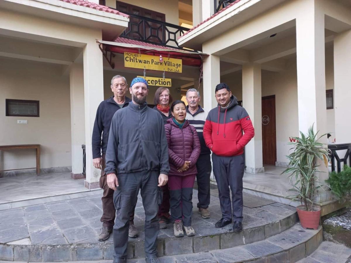 Hotel Chitwan Park Village Sauraha Ngoại thất bức ảnh