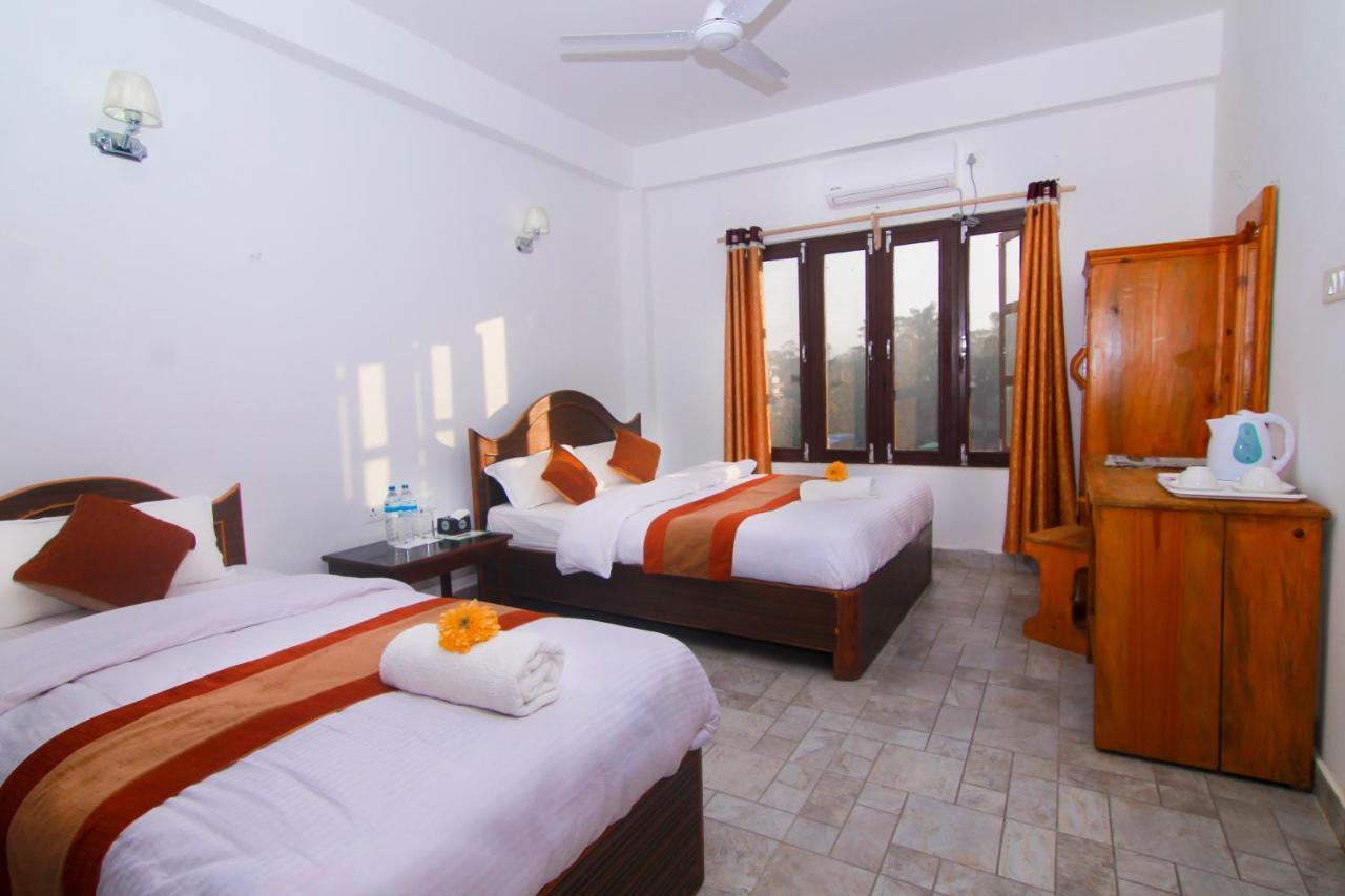 Hotel Chitwan Park Village Sauraha Ngoại thất bức ảnh